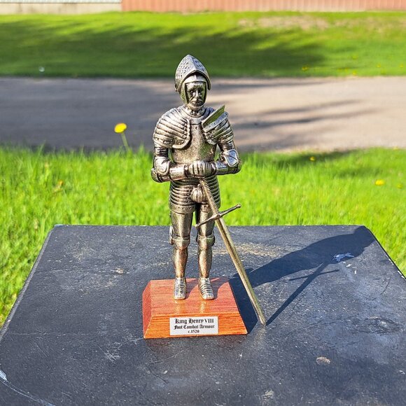 King Henry VIII Pewter Statue Combat Armor - Picture 2 of 10